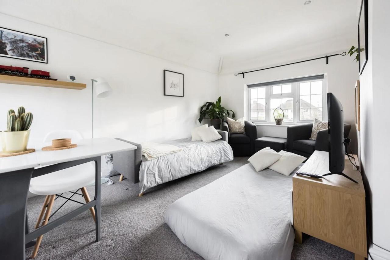 The Film Studio Appartement 5 Min To Harry Potter Watford  Bagian luar foto