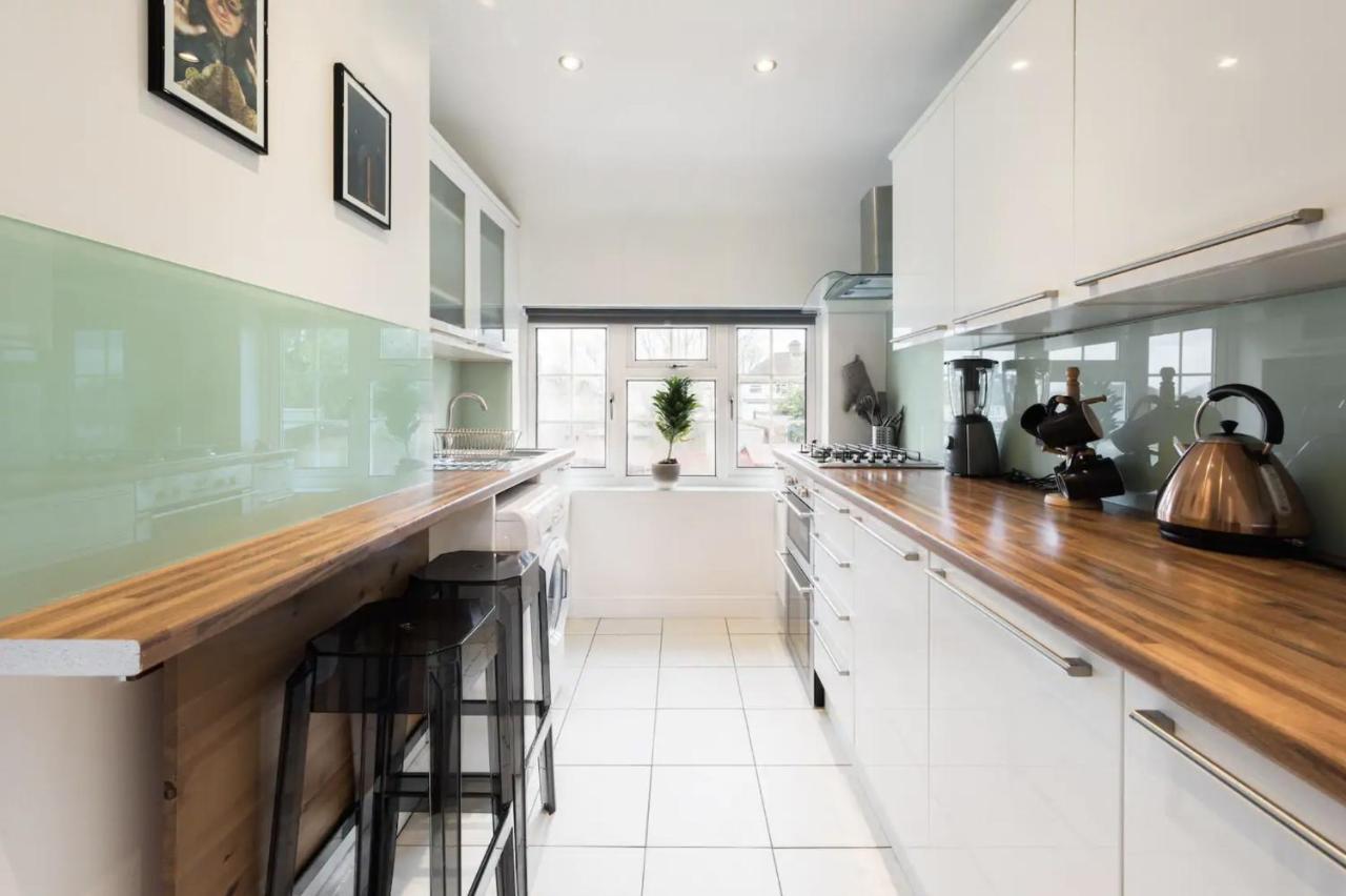 The Film Studio Appartement 5 Min To Harry Potter Watford  Bagian luar foto